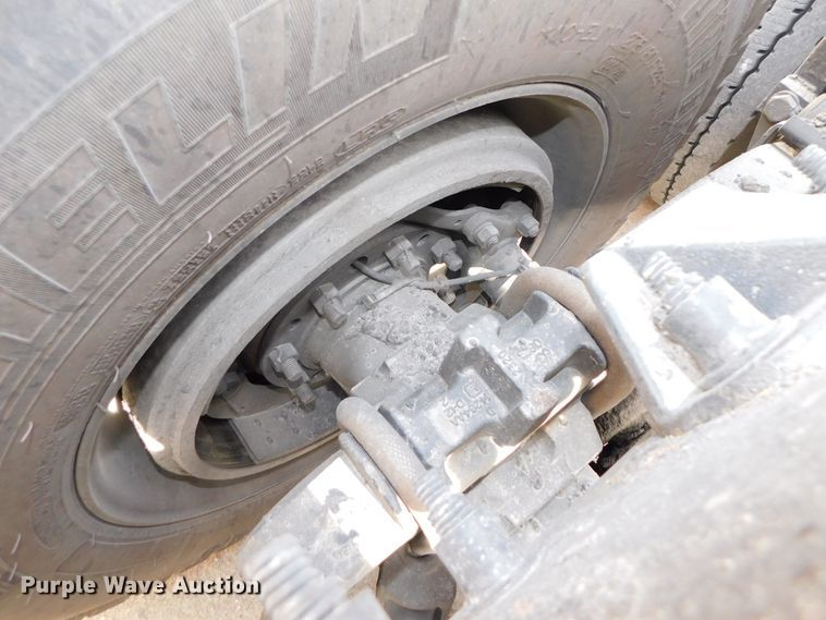 image for item DJ5870 2013 Peterbilt 587  semi truck