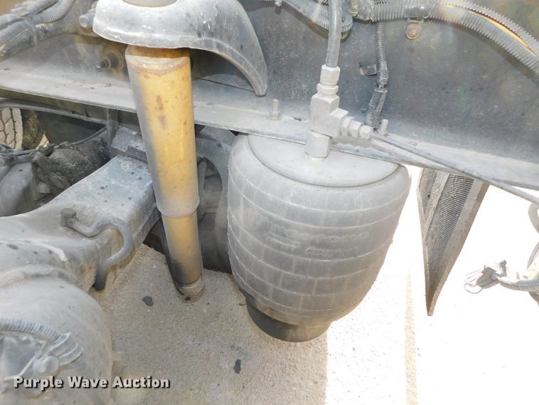 image for item DJ5870 2013 Peterbilt 587  semi truck