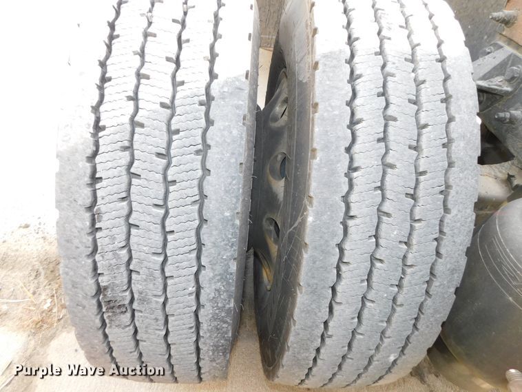 image for item DJ5870 2013 Peterbilt 587  semi truck