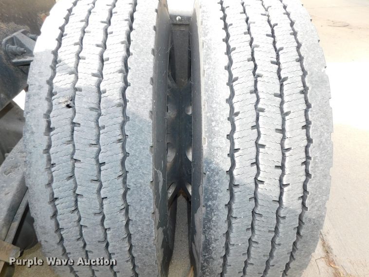 image for item DJ5870 2013 Peterbilt 587  semi truck