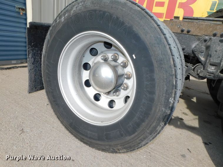 image for item DJ5870 2013 Peterbilt 587  semi truck