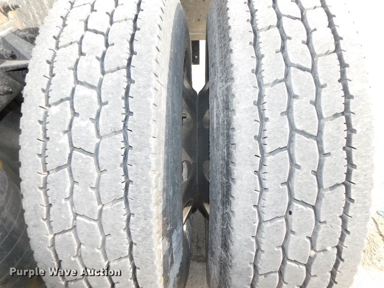 image for item DJ5870 2013 Peterbilt 587  semi truck