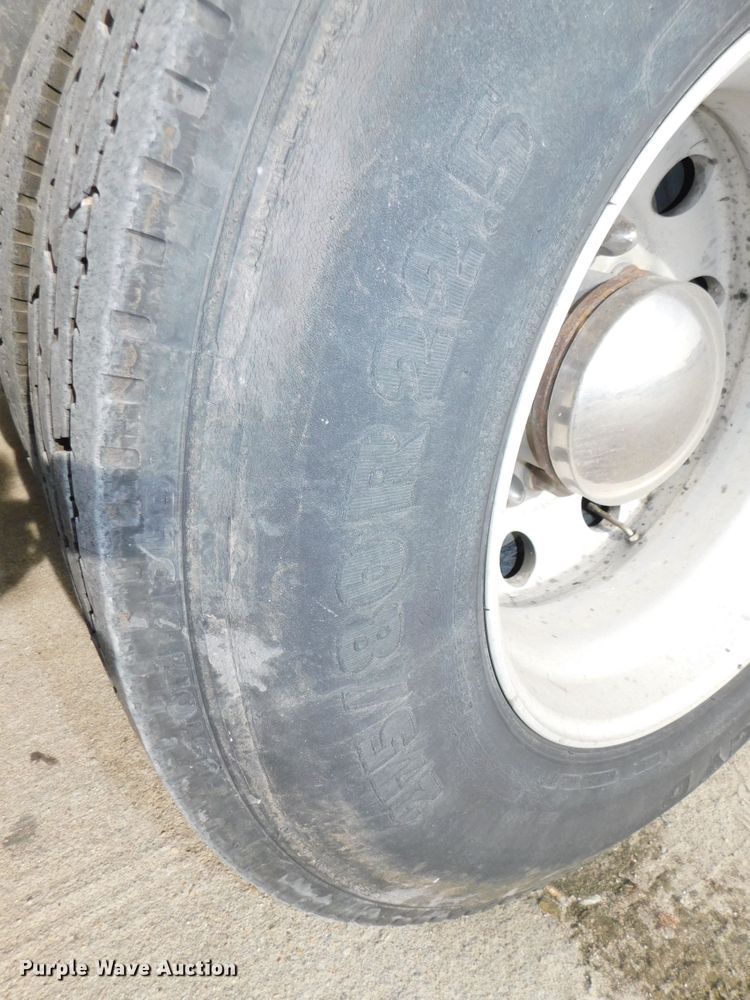 image for item DJ5870 2013 Peterbilt 587  semi truck