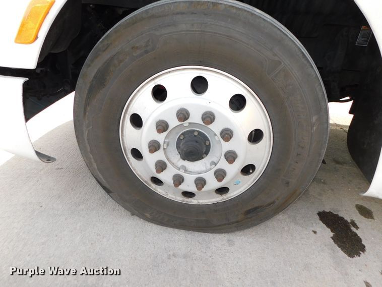 image for item DJ5870 2013 Peterbilt 587  semi truck