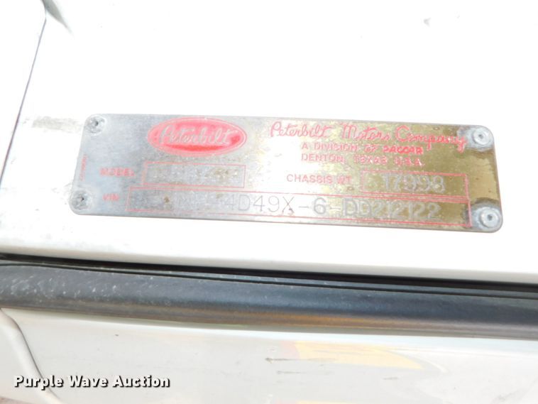 image for item DJ5870 2013 Peterbilt 587  semi truck