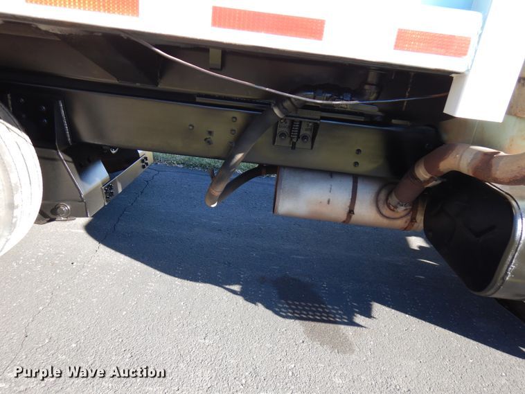 image for item DJ6066 2001 International 4900  refuse truck