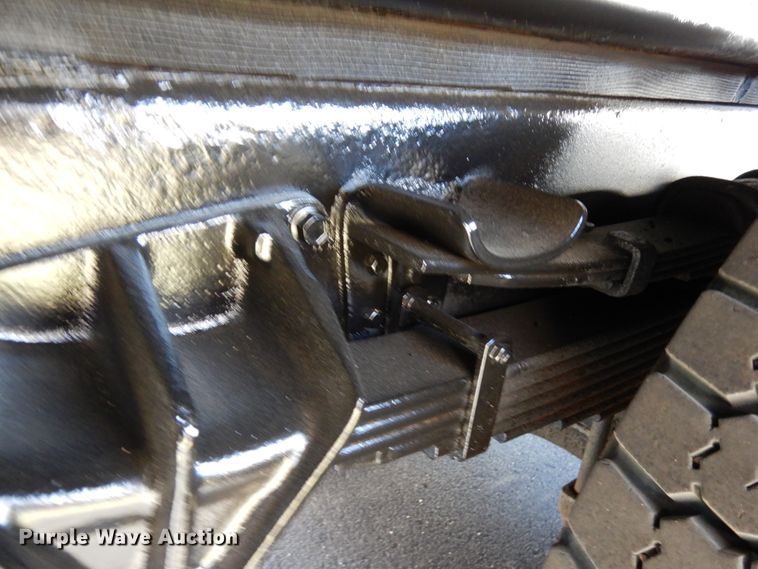 image for item DJ6066 2001 International 4900  refuse truck