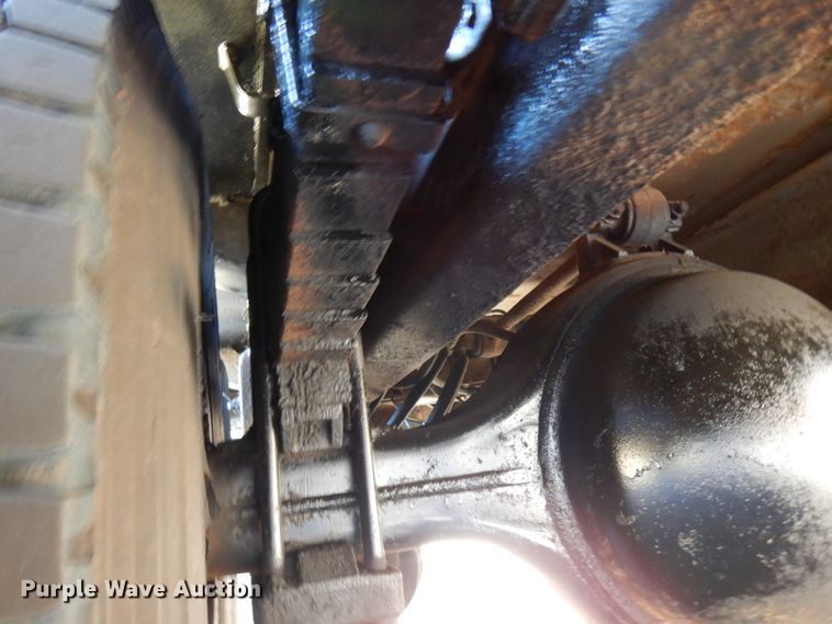 image for item DJ6066 2001 International 4900  refuse truck