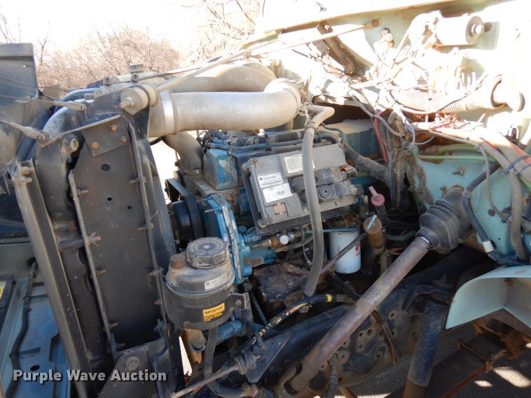 image for item DJ6066 2001 International 4900  refuse truck