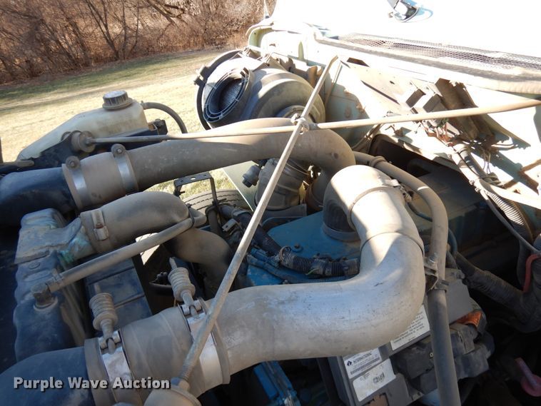 image for item DJ6066 2001 International 4900  refuse truck