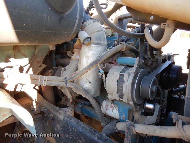 image for item DJ6066 2001 International 4900  refuse truck