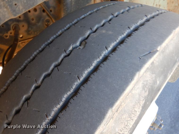 image for item DJ6066 2001 International 4900  refuse truck