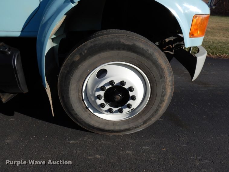 image for item DJ6066 2001 International 4900  refuse truck