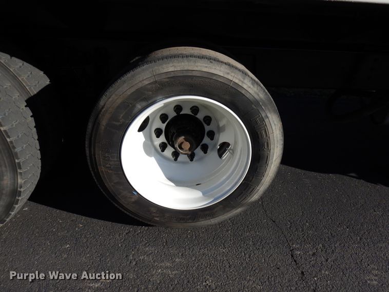 image for item DJ6066 2001 International 4900  refuse truck