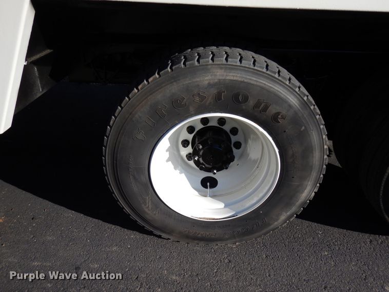 image for item DJ6066 2001 International 4900  refuse truck