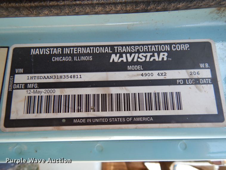 image for item DJ6066 2001 International 4900  refuse truck