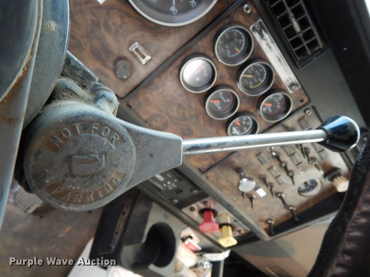 image for item DJ6516 1994 Kenworth  semi truck