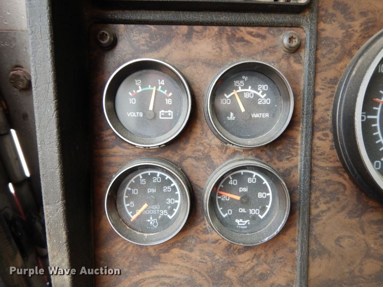 image for item DJ6516 1994 Kenworth  semi truck