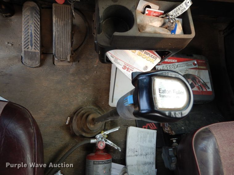 image for item DJ6516 1994 Kenworth  semi truck