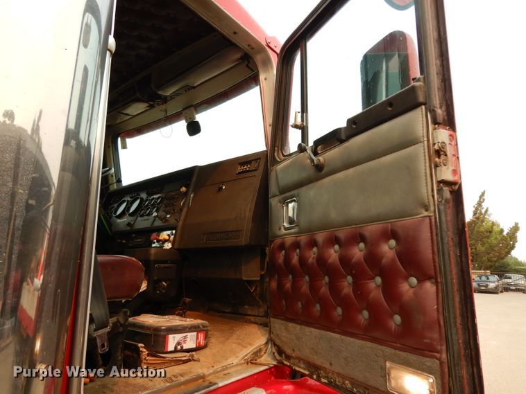 image for item DJ6516 1994 Kenworth  semi truck