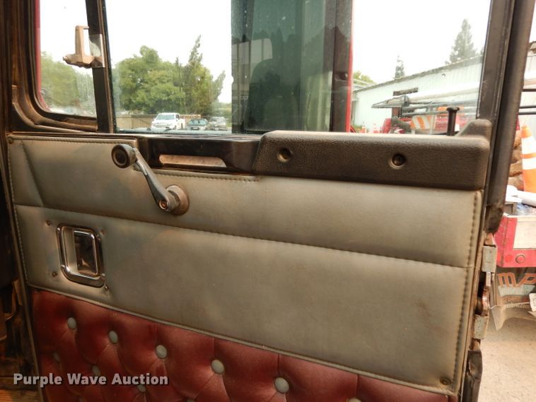 image for item DJ6516 1994 Kenworth  semi truck