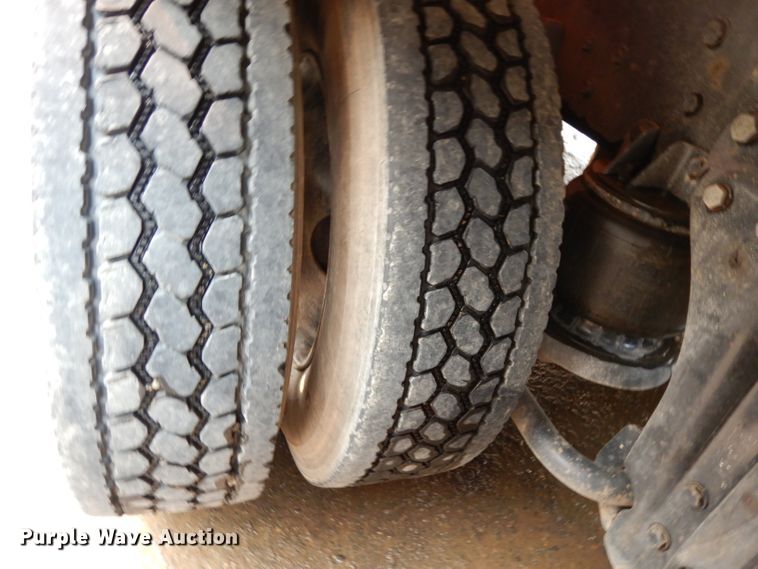 image for item DJ6516 1994 Kenworth  semi truck