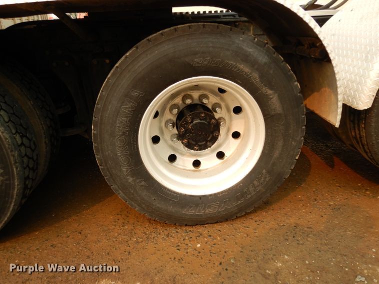 image for item DJ6516 1994 Kenworth  semi truck