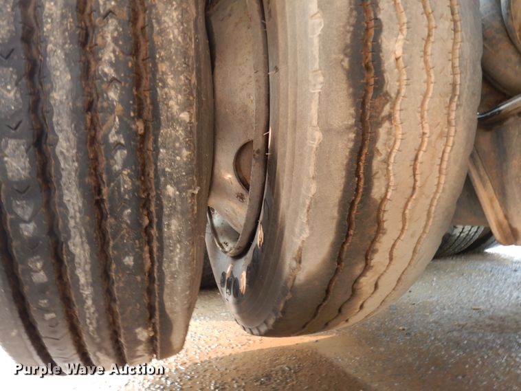 image for item DJ6516 1994 Kenworth  semi truck