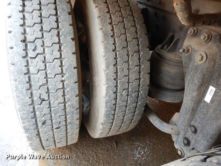 image for item DJ6516 1994 Kenworth  semi truck