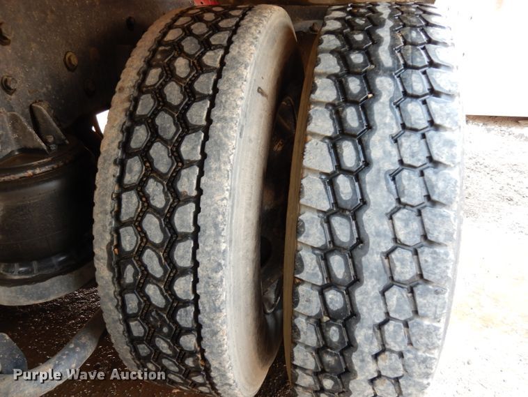 image for item DJ6516 1994 Kenworth  semi truck