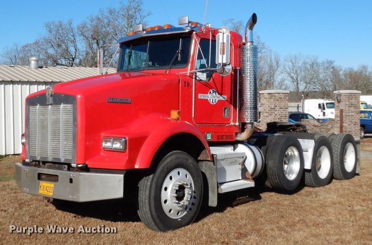 image for item DJ6732 1998 Kenworth T800B  semi truck