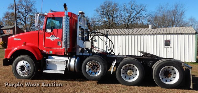 image for item DJ6732 1998 Kenworth T800B  semi truck