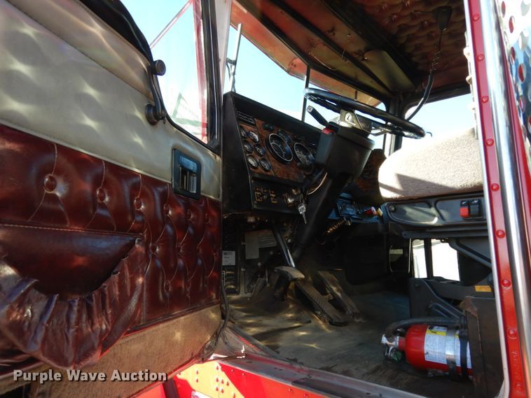 image for item DJ6732 1998 Kenworth T800B  semi truck