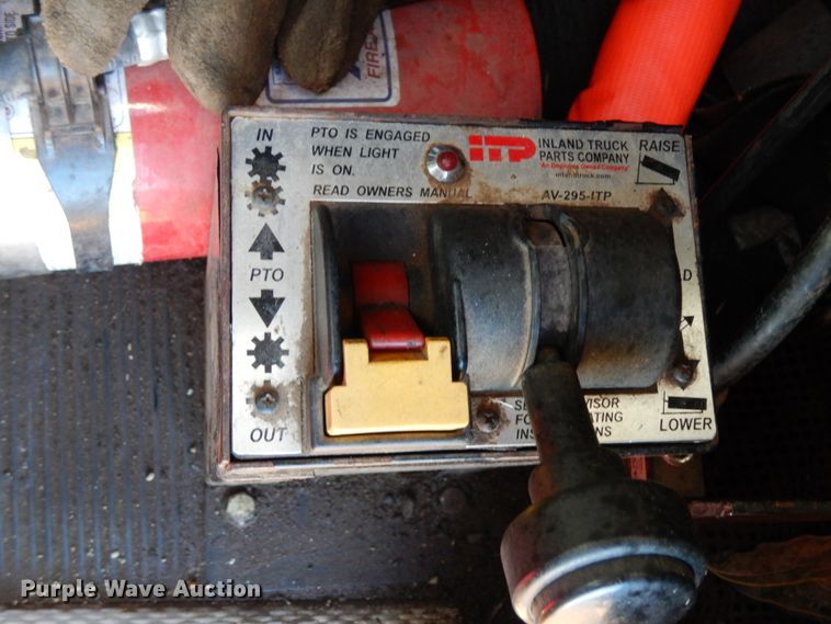 image for item DJ6732 1998 Kenworth T800B  semi truck