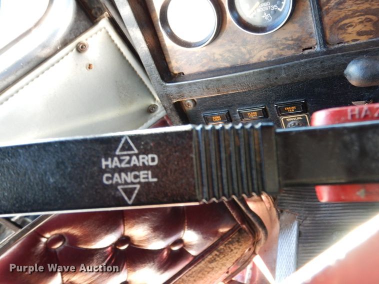 image for item DJ6732 1998 Kenworth T800B  semi truck