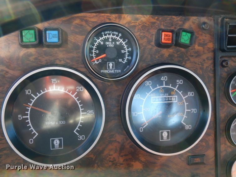 image for item DJ6732 1998 Kenworth T800B  semi truck