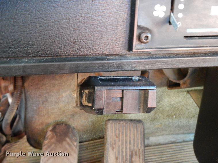 image for item DJ6732 1998 Kenworth T800B  semi truck