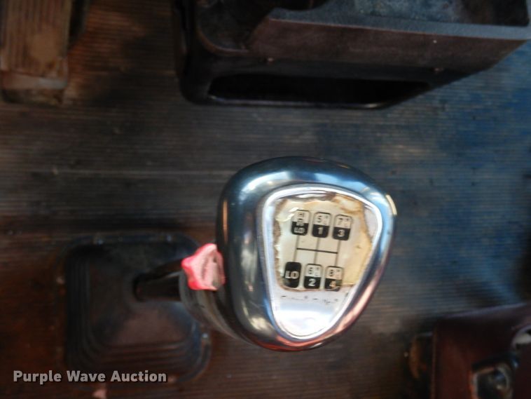 image for item DJ6732 1998 Kenworth T800B  semi truck