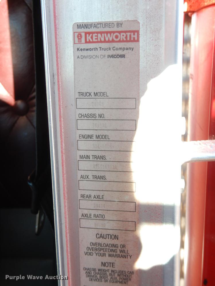 image for item DJ6732 1998 Kenworth T800B  semi truck