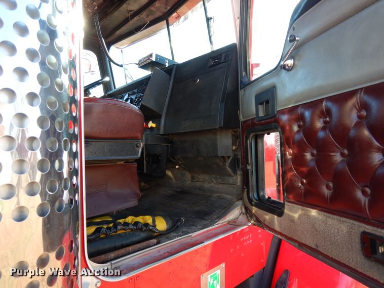 image for item DJ6732 1998 Kenworth T800B  semi truck