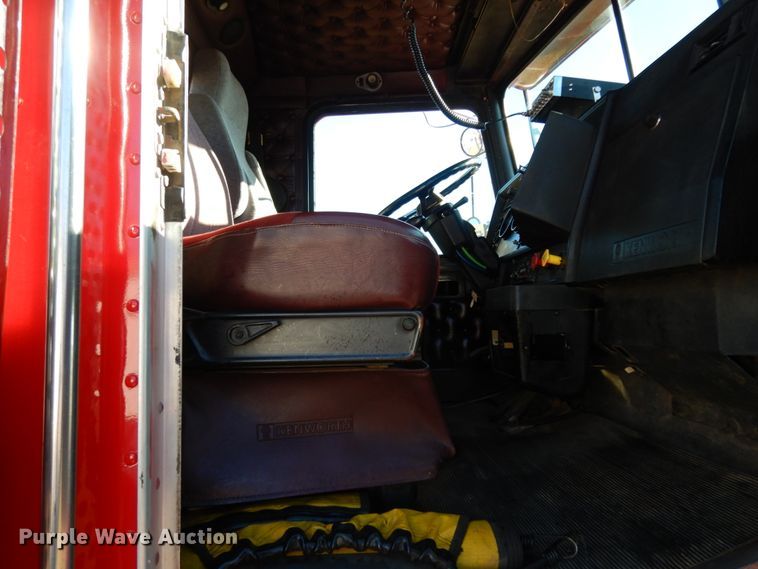 image for item DJ6732 1998 Kenworth T800B  semi truck