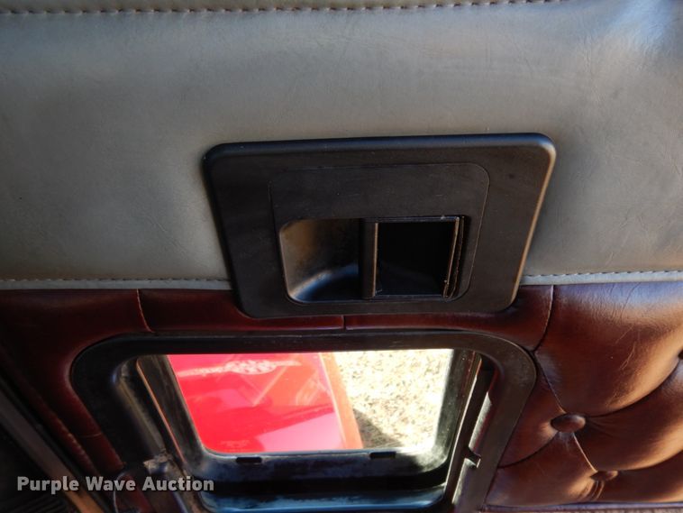 image for item DJ6732 1998 Kenworth T800B  semi truck