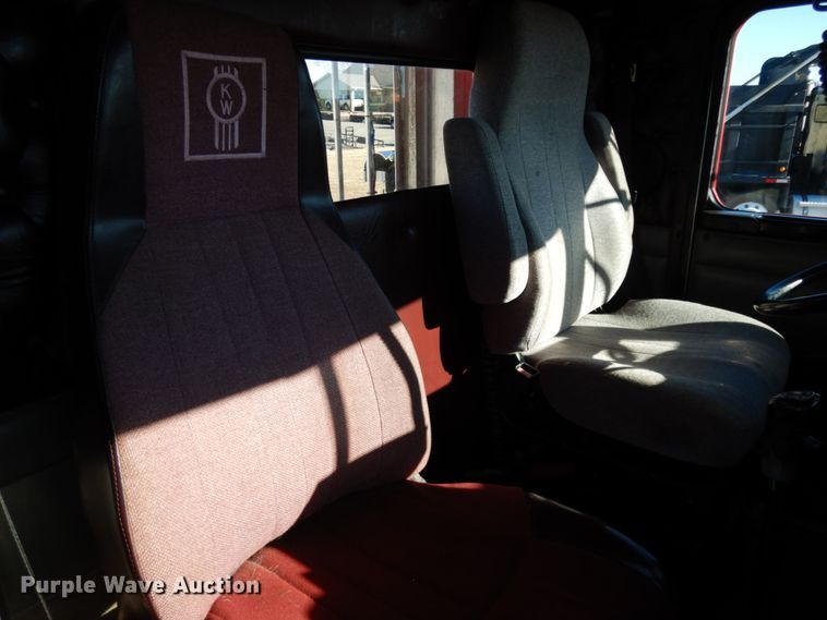 image for item DJ6732 1998 Kenworth T800B  semi truck