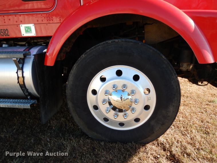 image for item DJ6732 1998 Kenworth T800B  semi truck