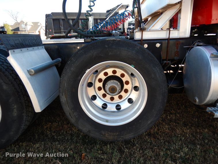 image for item DJ6732 1998 Kenworth T800B  semi truck