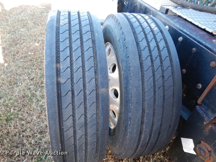 image for item DJ6732 1998 Kenworth T800B  semi truck