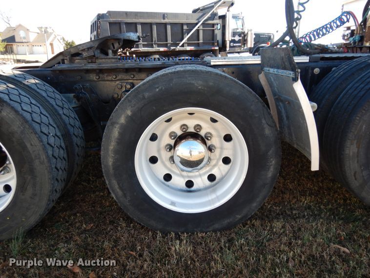 image for item DJ6732 1998 Kenworth T800B  semi truck