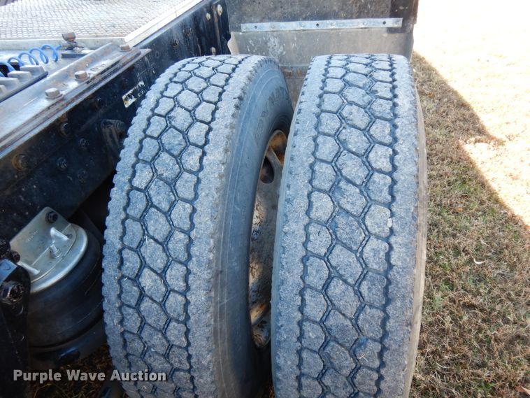 image for item DJ6732 1998 Kenworth T800B  semi truck