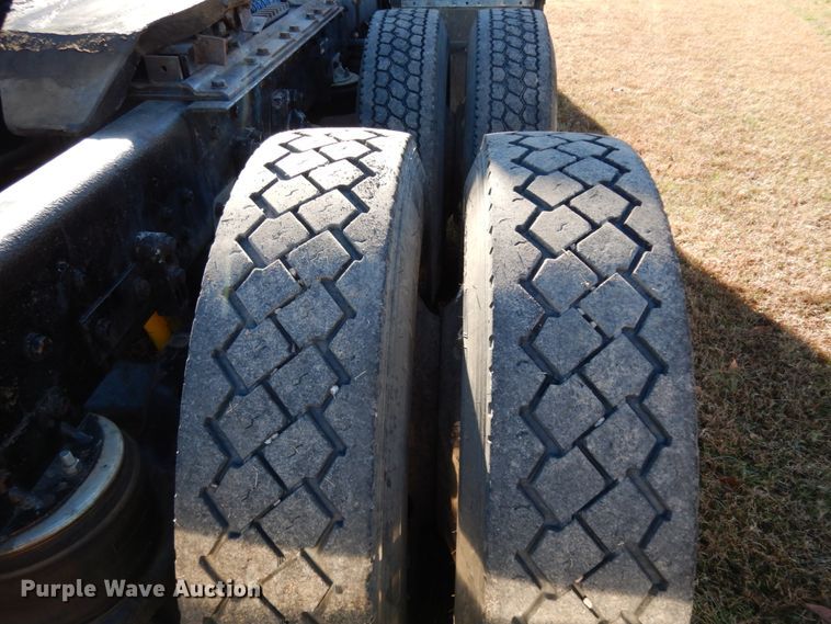 image for item DJ6732 1998 Kenworth T800B  semi truck