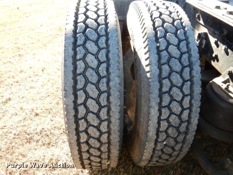 image for item DJ6732 1998 Kenworth T800B  semi truck